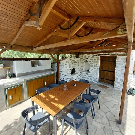 The Cocoon And Olives Hut Villa *