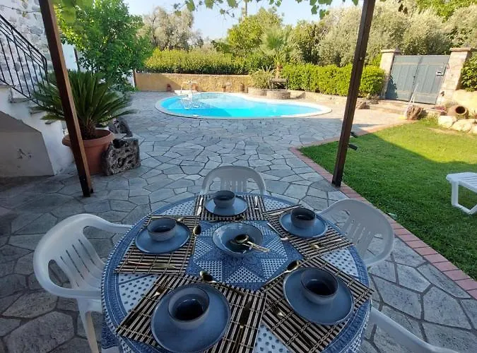 فيلة The Cocoon And Olives Hut