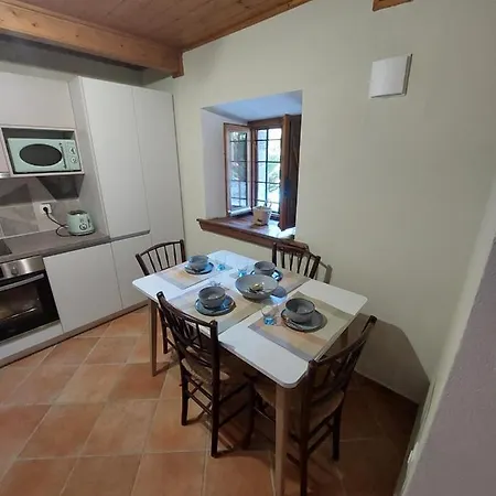 The Cocoon And Olives Hut Vila *