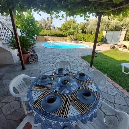 Vila The Cocoon And Olives Hut