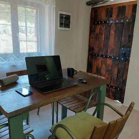 The Cocoon And Olives Hut Vilă