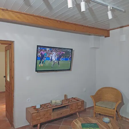 The Cocoon And Olives Hut Villa