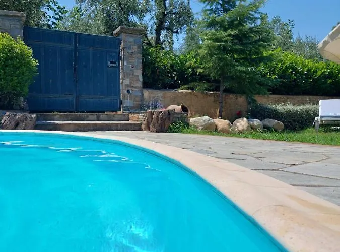 Вилла The Cocoon And Olives Hut *