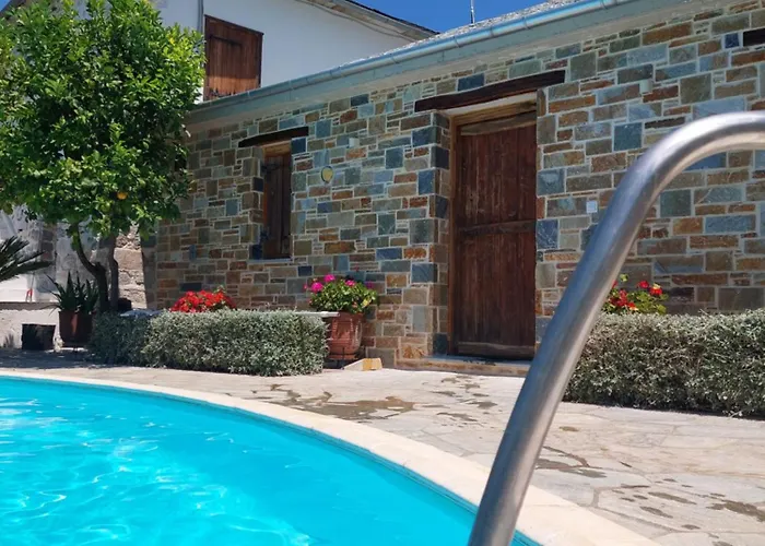 The Cocoon And Olives Hut Вилла Коропи