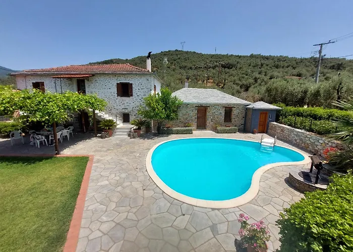 Вилла The Cocoon And Olives Hut Коропи