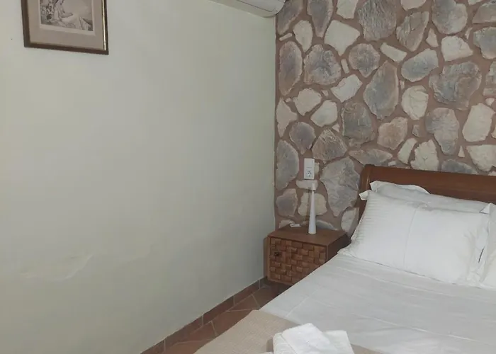 Вилла The Cocoon And Olives Hut