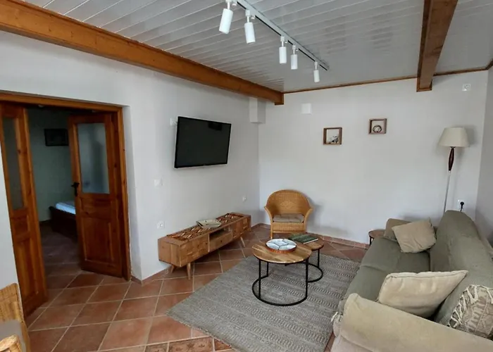 The Cocoon And Olives Hut Вилла Коропи