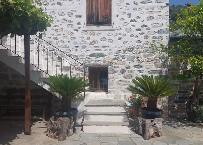 The Cocoon And Olives Hut 别墅